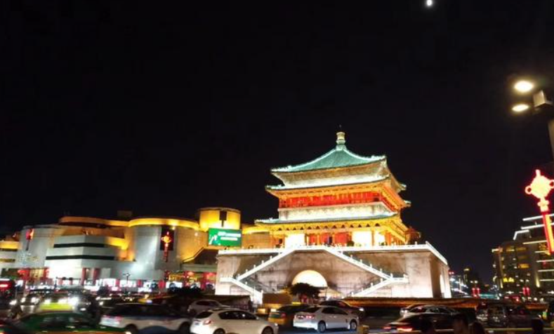 有网友认为“网红城市”前三名是重庆、成都和西安，这三个城市中，你觉得哪个城市最值得一游？为什么？
